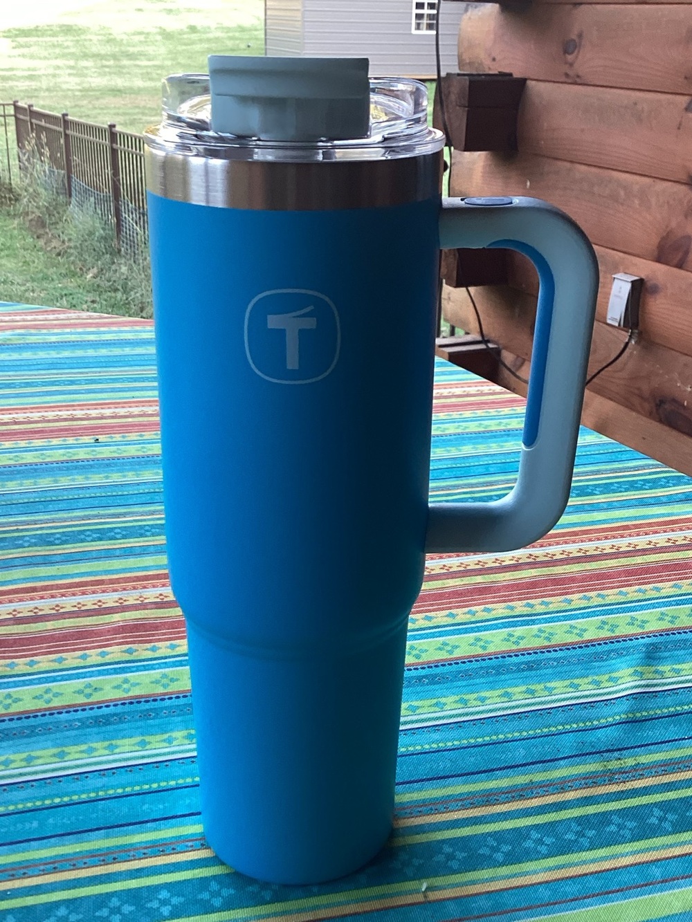 Tupperware Big T Tumbler - 37 ounces in Daybreak Blue